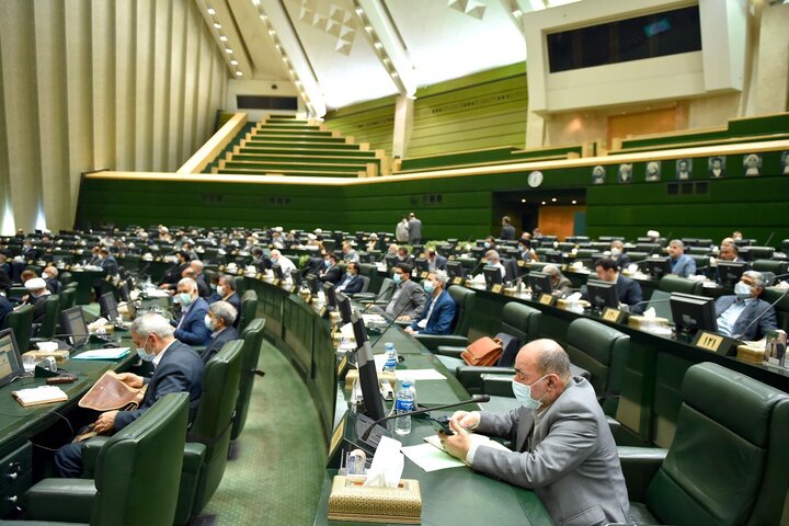 طرح بررسی جداگانه احکام و جداول لایحه بودجه سالانه کشور به کمیسیون آیین نامه داخلی ارجاع شد