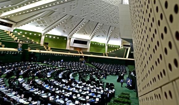 مجلس حامی گسترش روابط ایران با کشورهای جهان/ انتقاد نمایندگان از کیفیت پایین خودروهای ایرانی