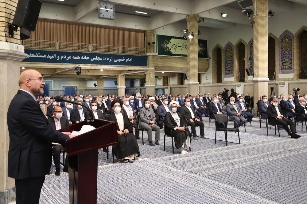 انتقاد رهبر انقلاب از نمایندگان جو زده و نطقهای همراه با عصبانیت در مجلس