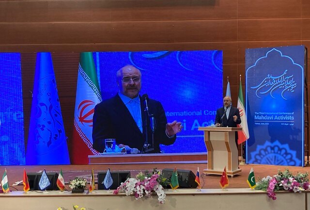 بر سر سیرت انقلاب با کسی معامله نخواهیم کرد/ ظرفیت ها و امکانات پیشرفت کشور کاملاً فراهم است