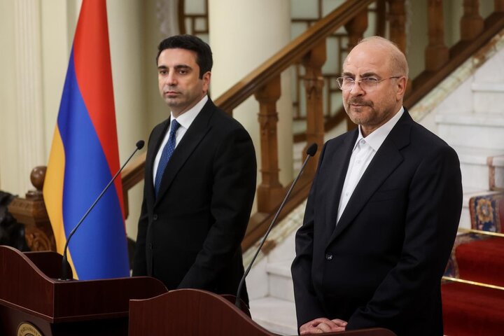 جهت توسعه زیرساخت‌های ریلی و جاده‌ای بین ایران و ارمنستان برنامه‌ریزی‌ می کنیم