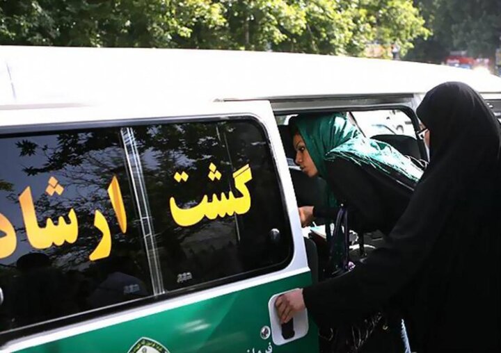 تحقیر و هل‌دادن نه در شان زنان ایران‌ اسلامی است و نه شایسته عنوان نیروی انتظامی 