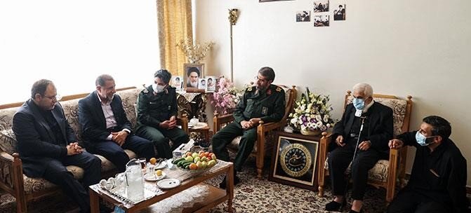 نمایندگان تهران در منزل شهیدان مجید و عبدالرضا لشگریان حضور یافتند