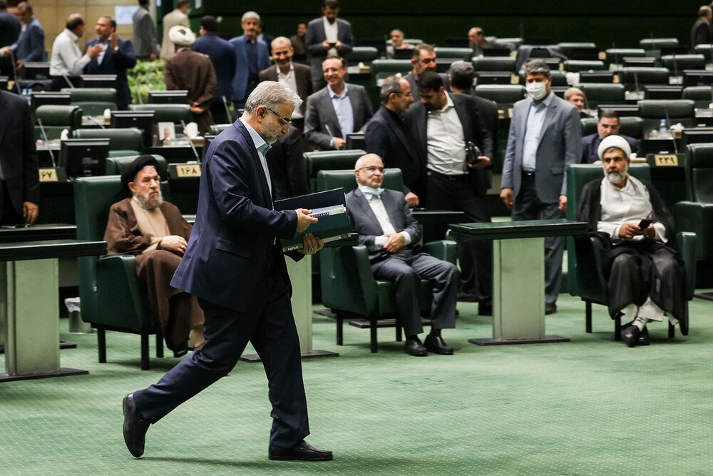 حاشیه خاص جلسه رای اعتماد زاهدی وفا/ اعلام اشتباه و زودهنگام تایید صلاحیت وزیرکار توسط پاد!