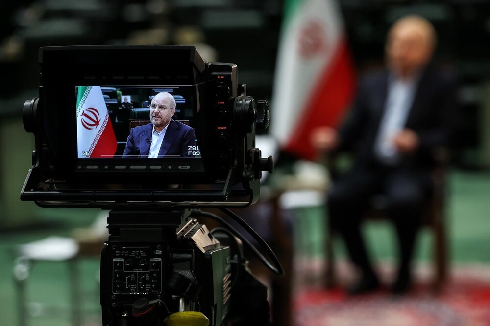 گرانی ارز نشأت گرفته از افزایش نقدینگی است/ ارزش داراییهای مازاد دولت ۱۸ هزار هزار میلیارد تومان است/ اصرار بر تعیین قیمت اسمی ارز باعث ایجاد رانت میشود