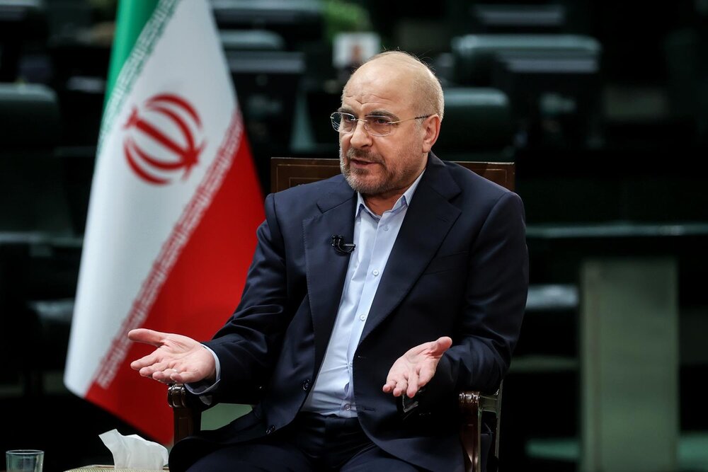 گرانی ارز نشأت گرفته از افزایش نقدینگی است/ ارزش داراییهای مازاد دولت ۱۸ هزار هزار میلیارد تومان است/ اصرار بر تعیین قیمت اسمی ارز باعث ایجاد رانت میشود