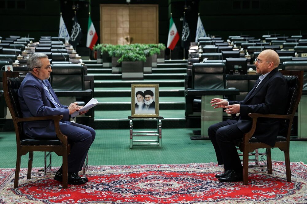 گرانی ارز نشأت گرفته از افزایش نقدینگی است/ ارزش داراییهای مازاد دولت ۱۸ هزار هزار میلیارد تومان است/ اصرار بر تعیین قیمت اسمی ارز باعث ایجاد رانت میشود