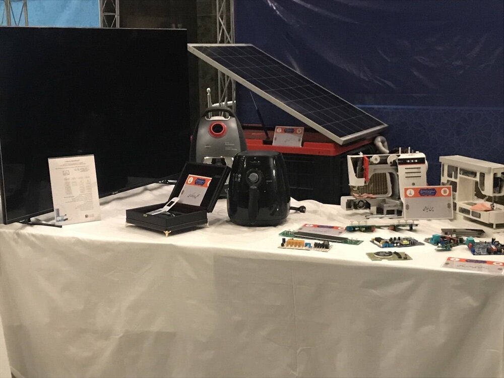 نمایش آخرین دستاوردهای چهار وزارتخانه در لابی مجلس+ عکس