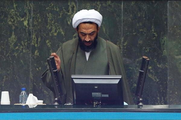 فولاد و ذوب آهن را از اصفهان ببرید؛ هوای تمیز می‌خواهیم