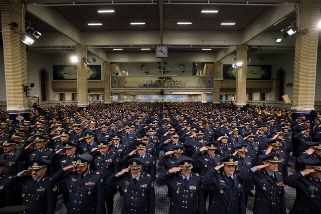 دیدار فرماندهان نیروی هوایی ارتش با رهبر انقلاب