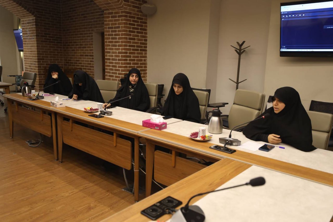 اولین نشست از مجموعه نشستهای «همعزم دو» با موضوع گفتگوهای انتقادی پیرامون روایت حضور زنانه در پیشرفت برگزار شد