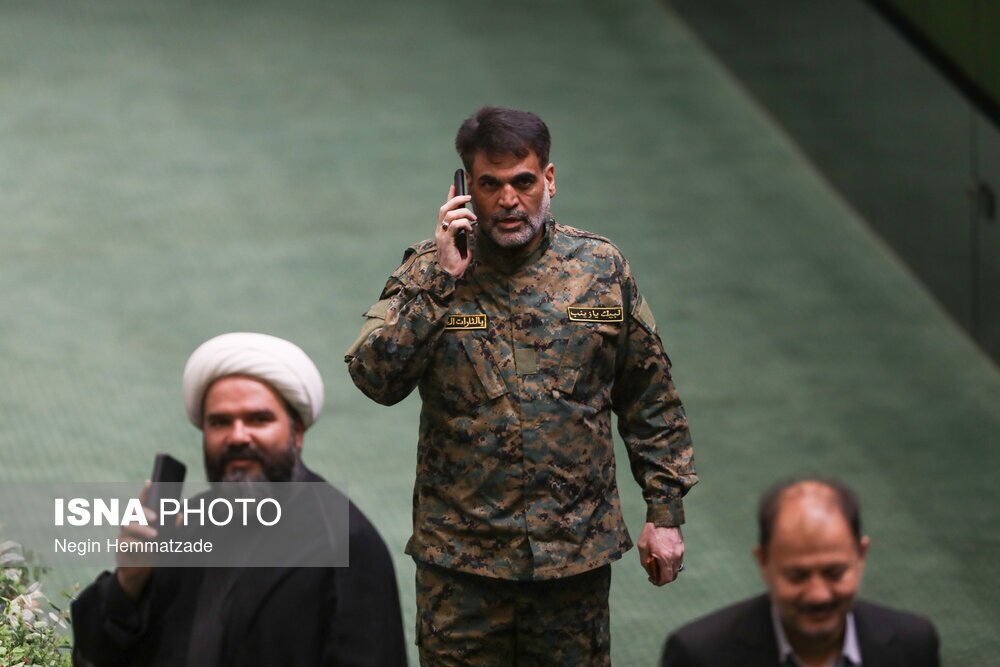 پوشش جالب یک نماینده در صحن مجلس!