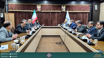 دیدار حدادی با معاونین و مدیران کل سازمان شهرداری‌ها و دهیاری‌های کشور با حضور شهرداران شهرهای غرب استان البرز