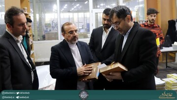 بازدید علی حدادی از خطوط تولید انتشارات جنگل در استان البرز