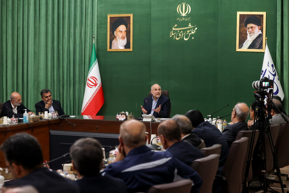 دیدار اعضای ستاد مرکزی بزرگداشت هفته کارگر با قالیباف