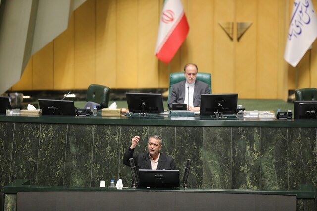 موسوی: حذف شرکت‌های پیمانکاری و ساماندهی کارکنان دولت اجرایی شود