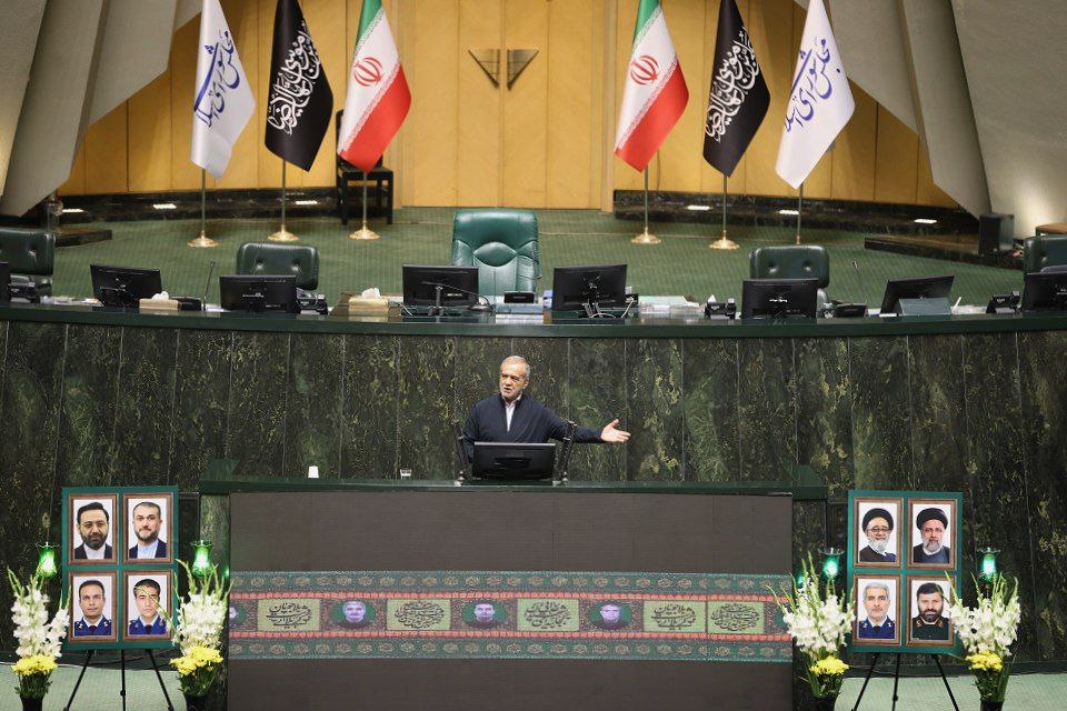 بزرگداشت شهدای خدمت در بهارستان/ چراغ سبز تعطیلی پنجشنبهها