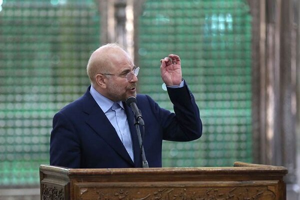 دشمن بیشتر از آنکه خاک ما را تهدید کند، ذهن ما را نشانه گرفته است