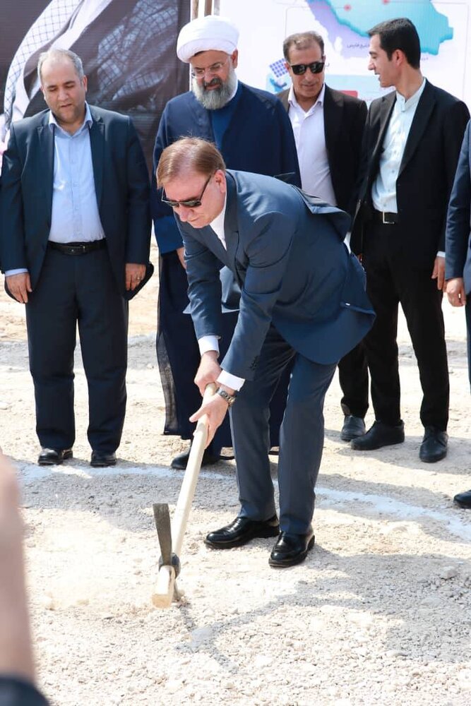 آغاز احداث نیروگاه خورشیدی ۲۰۰ مگاواتی خورموج با سرمایه‌گذاری گروه مالی گردشگری