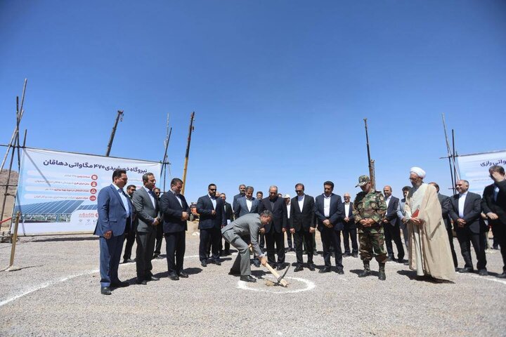 آغاز عملیات اجرایی نیروگاه‌های خورشیدی شهرضا و دهاقان در اصفهان با حضور ویدیو کنفرانس وزیر نیرو و حمایت بانک گردشگری

