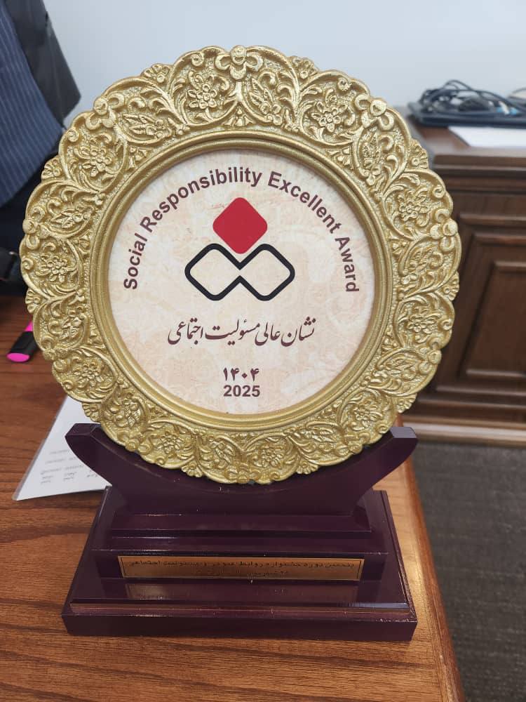 اهدای نشان عالی مسئولیت اجتماعی به رئیس گروه مالی گردشگری