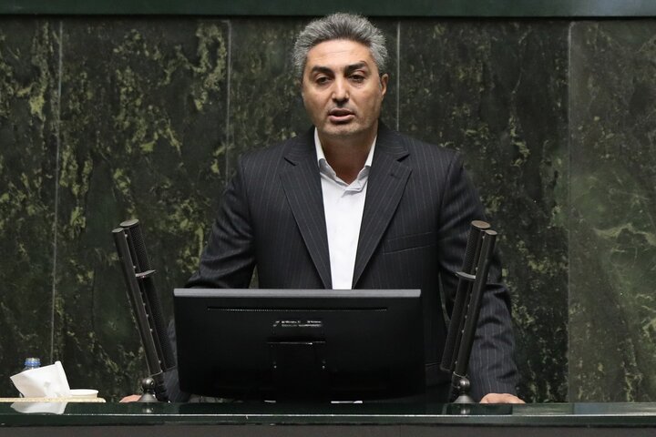 وحدت و انسجام صفوف کلید موفقیت کشور در برابر دشمن است/ با حاشیه‌سازی برای مجلس هزینه تراشی نکنیم