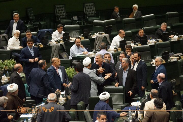 درگیری لفظی گودرزوند چگینی و رسایی در صحن مجلس+ عکس