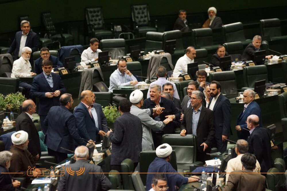 درگیری لفظی گودرزوند چگینی و رسایی در صحن مجلس+ عکس