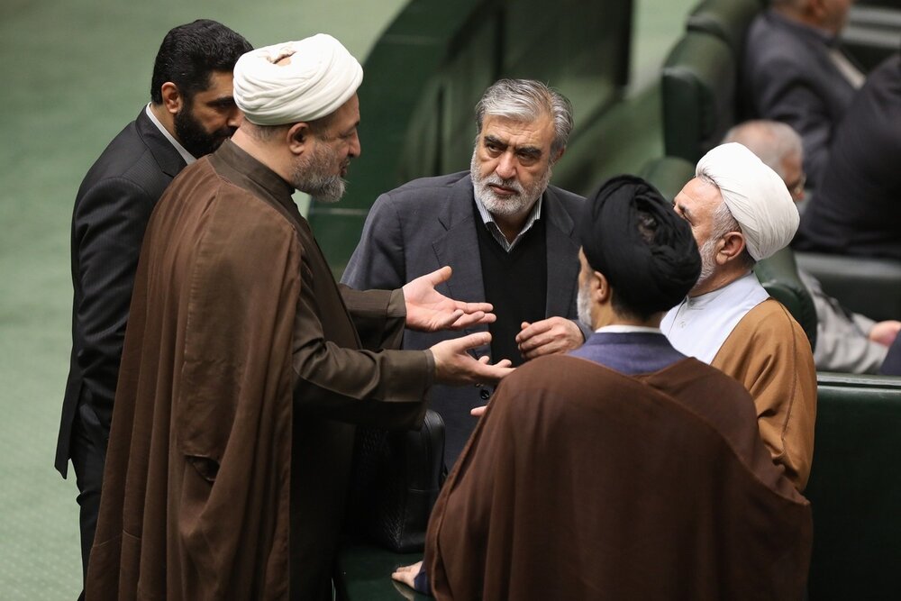 وحدت‌شکنی در مجلس به هر قیمتی/ کودتاچیان چه از جان مجلس می‌خواهند؟