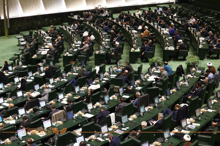 متن و حاشیه نشست علنی ۹ آذر پارلمان