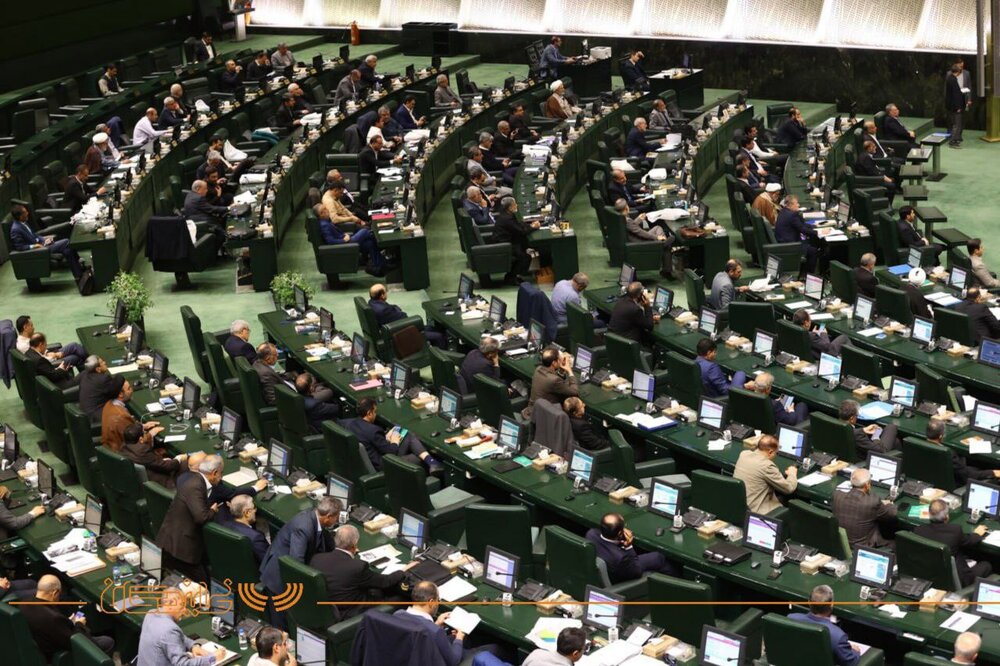 جلسه علنی مجلس آغاز شد