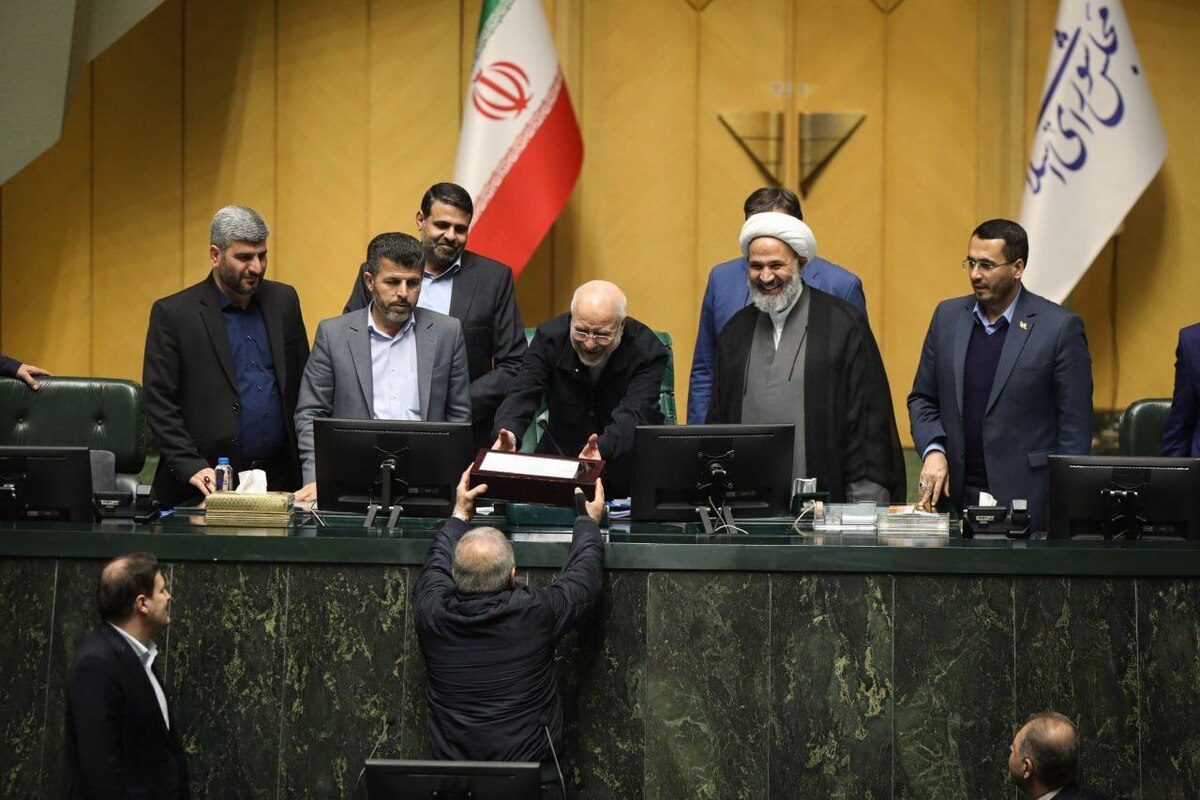 افزایش ۲۰ درصدی حقوق‌ها کافی نیست / تورم همچنان قدرت خرید مردم را کاهش می‌دهد