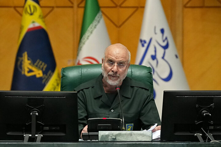 قالیباف: سپاه سر هر مستکبر مغروری را به سنگ می‌کوبد/ ارتش‌های اروپایی را «تروریست» می‌دانیم