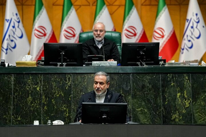 حضور و سخنرانی سیدعباس عراقچی در جلسه غیرعلنی مجلس