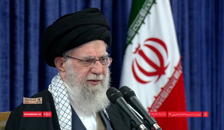 خط و نشان رهبر انقلاب برای ناوهای آمریکایی: سلاحی خطرناک‌تر از ناو در انتظار شماست! / قوی‌ترین ارتش دنیا هم سیلی می‌خورد