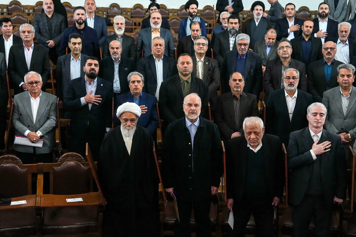 نشست فعالان اقتصادی و اعضای اتاق اصناف و بازار با قالیباف