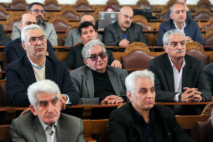 نشست فعالان اقتصادی و اعضای اتاق اصناف و بازار با قالیباف