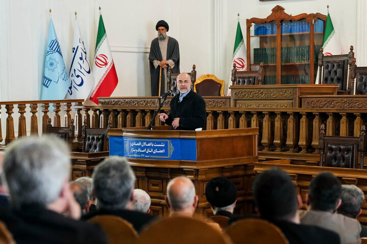 نشست فعالان اقتصادی و اعضای اتاق اصناف و بازار با قالیباف