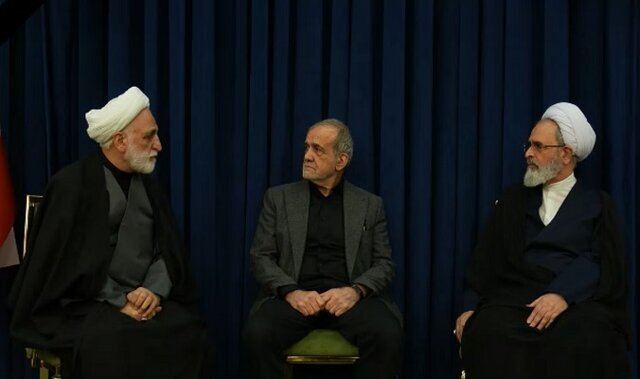 واگذاری اختیار عزل و نصب مقامات نظامی و اعلان جنگ و صلح به شورای موقت رهبری