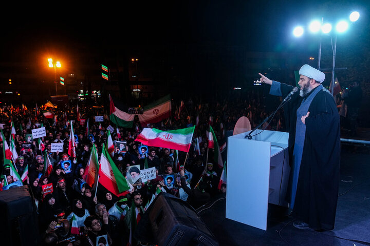 هفتمین شب سوگ پایتخت؛ تجمع مردم تهران در میدان انقلاب