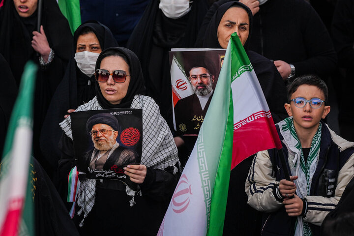 اجتماع بزرگ بیعت با آیت‌الله سید مجتبی خامنه‌ای در تهران برگزار شد