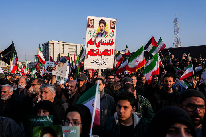 اجتماع بزرگ بیعت با آیت‌الله سید مجتبی خامنه‌ای در تهران برگزار شد