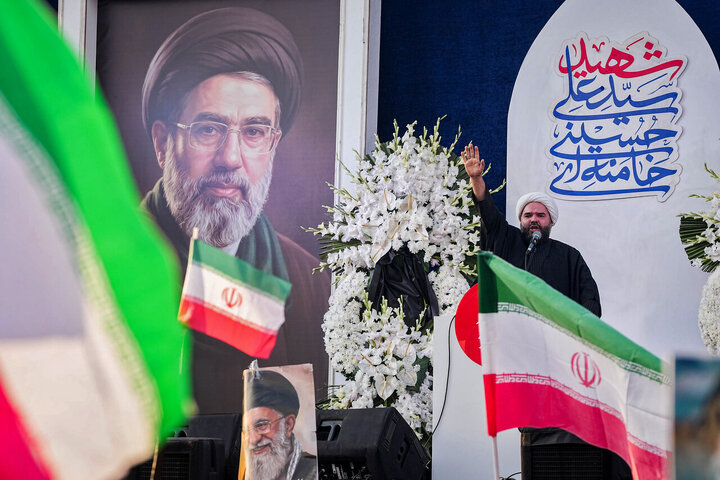 اجتماع بزرگ بیعت با آیت‌الله سید مجتبی خامنه‌ای در تهران برگزار شد