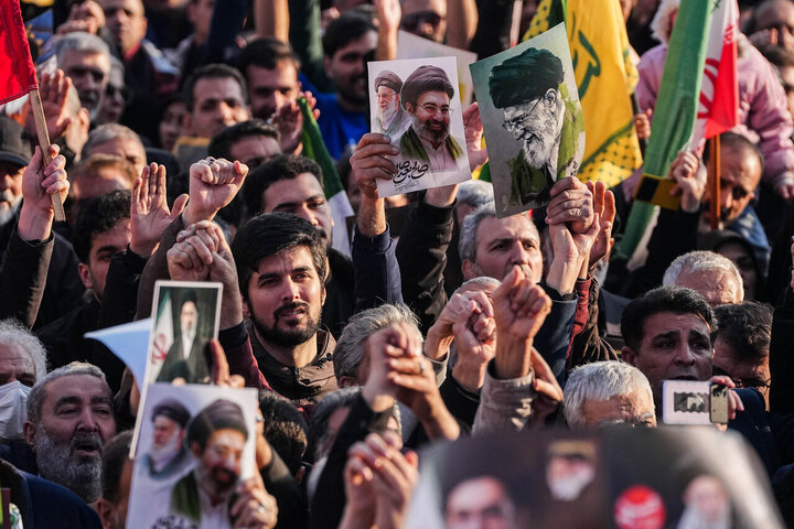 اجتماع بزرگ بیعت با آیت‌الله سید مجتبی خامنه‌ای در تهران برگزار شد