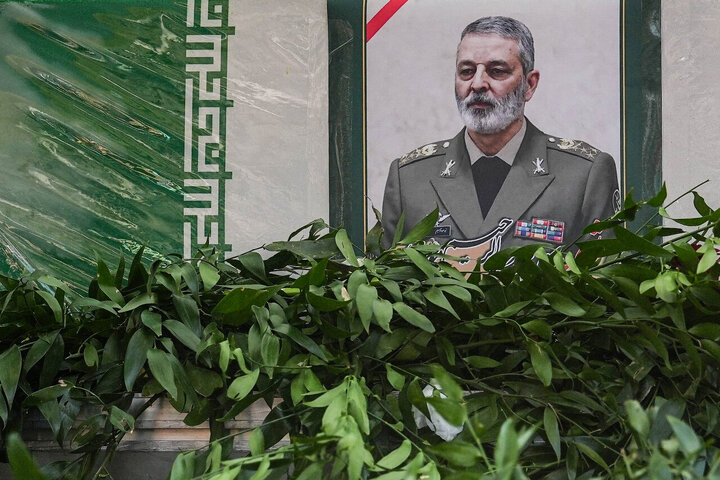 مراسم تشییع پیکر ۳۵ شهید جنگ رمضان در تهران
