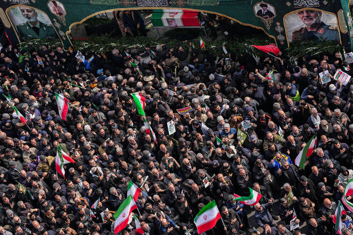 مراسم تشییع پیکر ۳۵ شهید جنگ رمضان در تهران