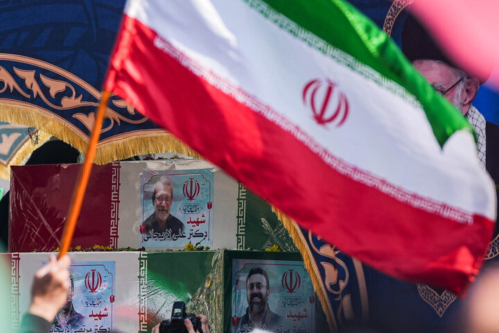 تشییع شهیدان لاریجانی، سلیمانی و شهدای ناو دنا در تهران