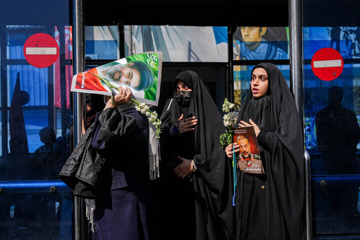 تشییع شهیدان لاریجانی، سلیمانی و شهدای ناو دنا در تهران