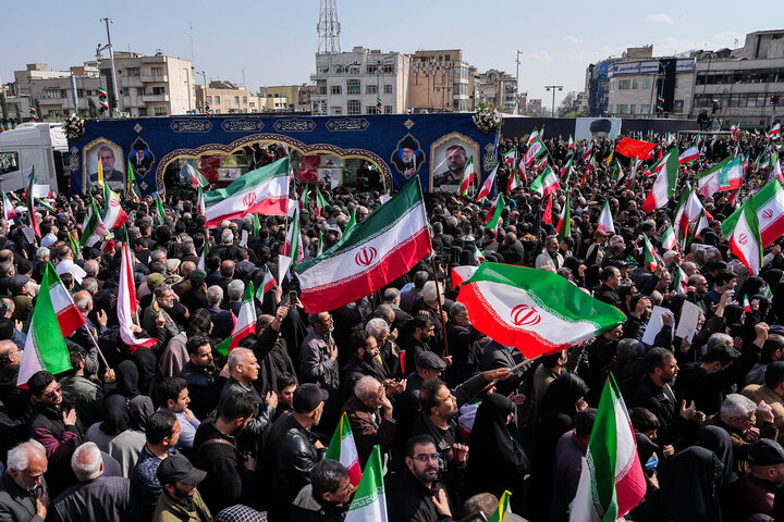 تشییع شهیدان لاریجانی، سلیمانی و شهدای ناو دنا در تهران