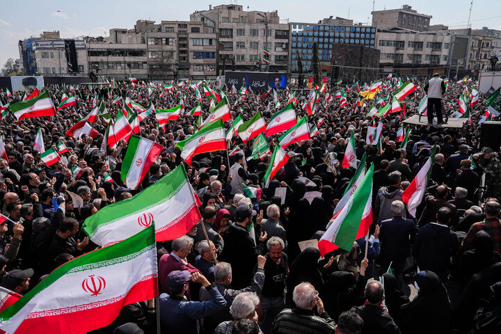 تشییع شهیدان لاریجانی، سلیمانی و شهدای ناو دنا در تهران